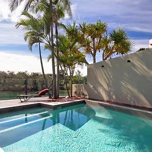  Holiday home Canalfront Retreat, Private Jetty & Pool