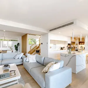  Holiday home The Hamptons House - Luxury House